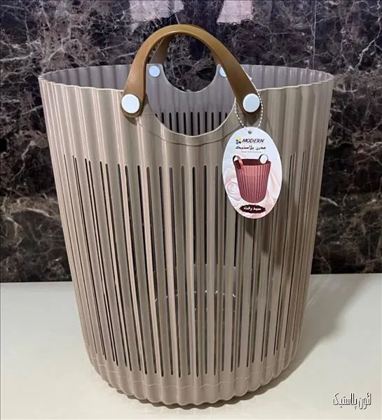 سبد لباس دسته چرمی مدرن